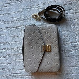 Louis Vuitton M44881 Pochette Métis